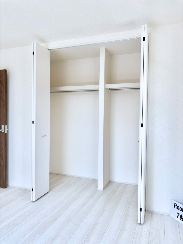 ���[ �m���̃N���[�[�b�g�B���s��������̂Ō���̈ߗނ�����������܂�܂��B