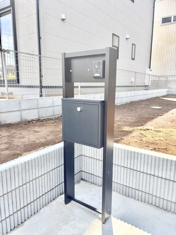 ���̑� �\�D�E�C���^�[�z���E�|�X�g���ЂƂɏW��B�G���g�����X�ɂȂ��ރV���v���f�U�C���B