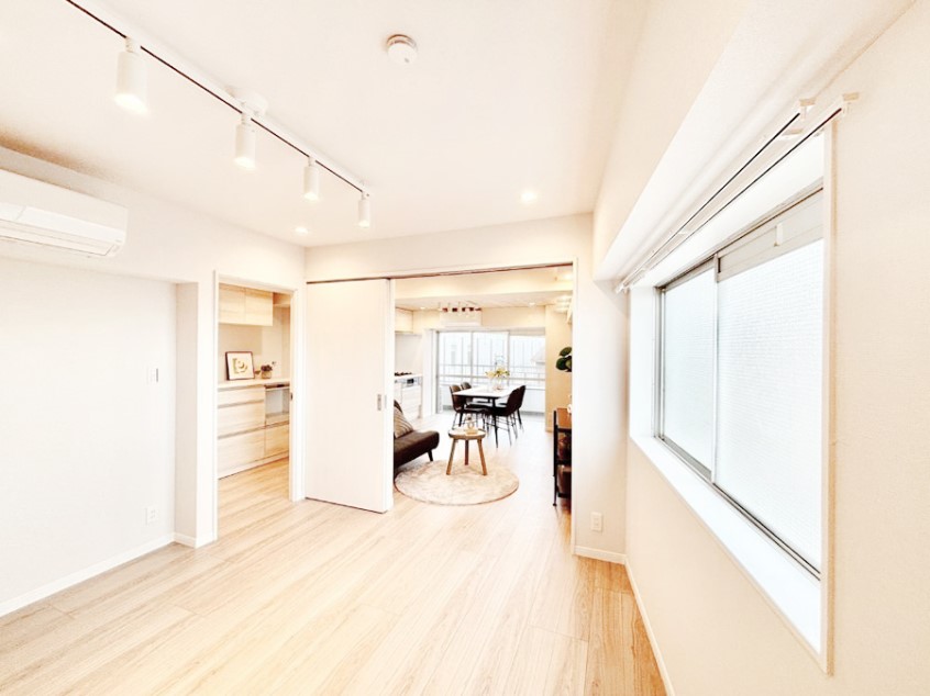 �Q�� ���˂��J������ƃ��r���O�ƌq����L�X��ԂɁI���C�t�X�^�C�����킹�ă}���`�Ɋ���I