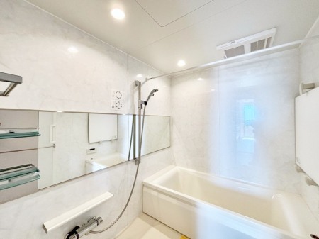 ���� ����̔�������Ă���閾�邢�������̂���o�X���[��  