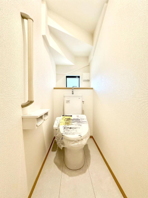 �g�C�� �g�C����1�K��2�K���ꂼ��ɔz�u����Ă��ĂƂĂ��֗��ł��B 