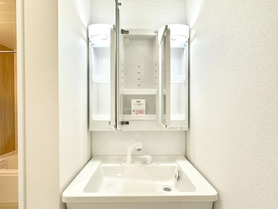 ���̑����� �O�ʋ��̗��ɁA���ϕi��q���p�i�Ȃǂ����[�\�B���ʑ����������ƕۂ��܂��I