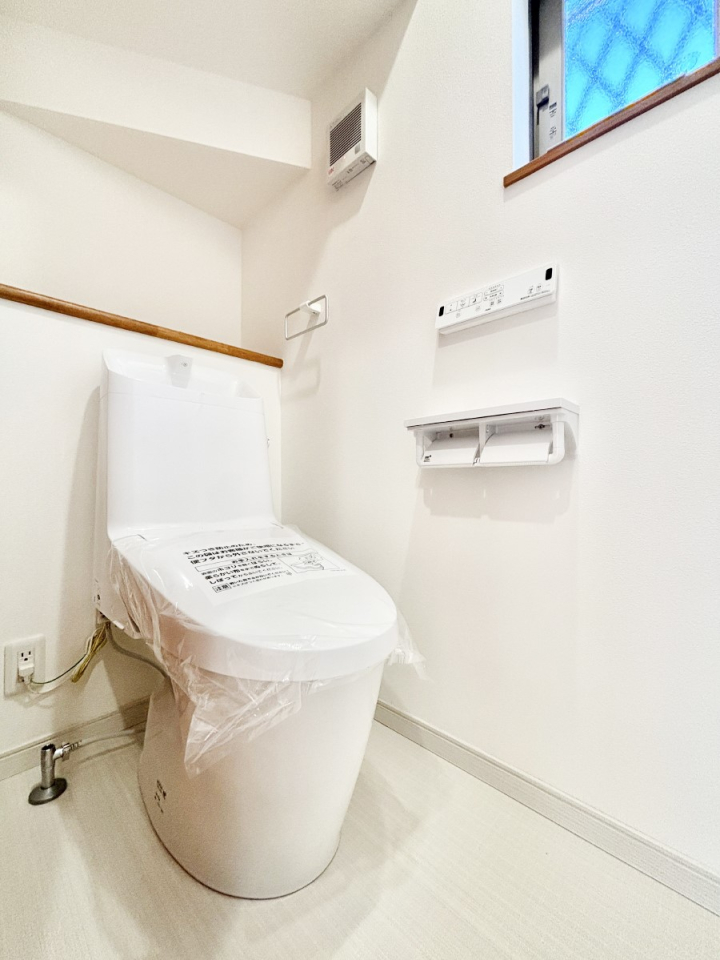 �g�C�� �g�C���͈��S�̂Q�ӏ��I���̃o�^�o�^������S�ł��B 