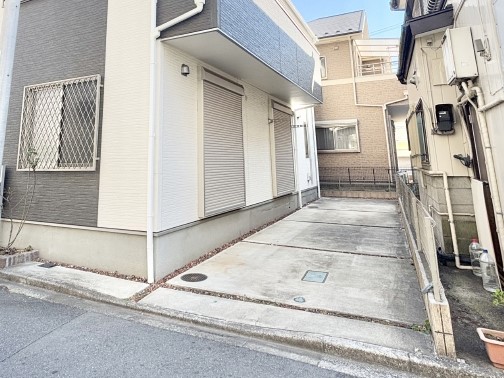  ����2��\�I�}�Ȃ��q�l�̒��ԂɁB�܂��A���Ƒ��̎��]�ԃX�y�[�X�Ƃ��Ă��劈��B