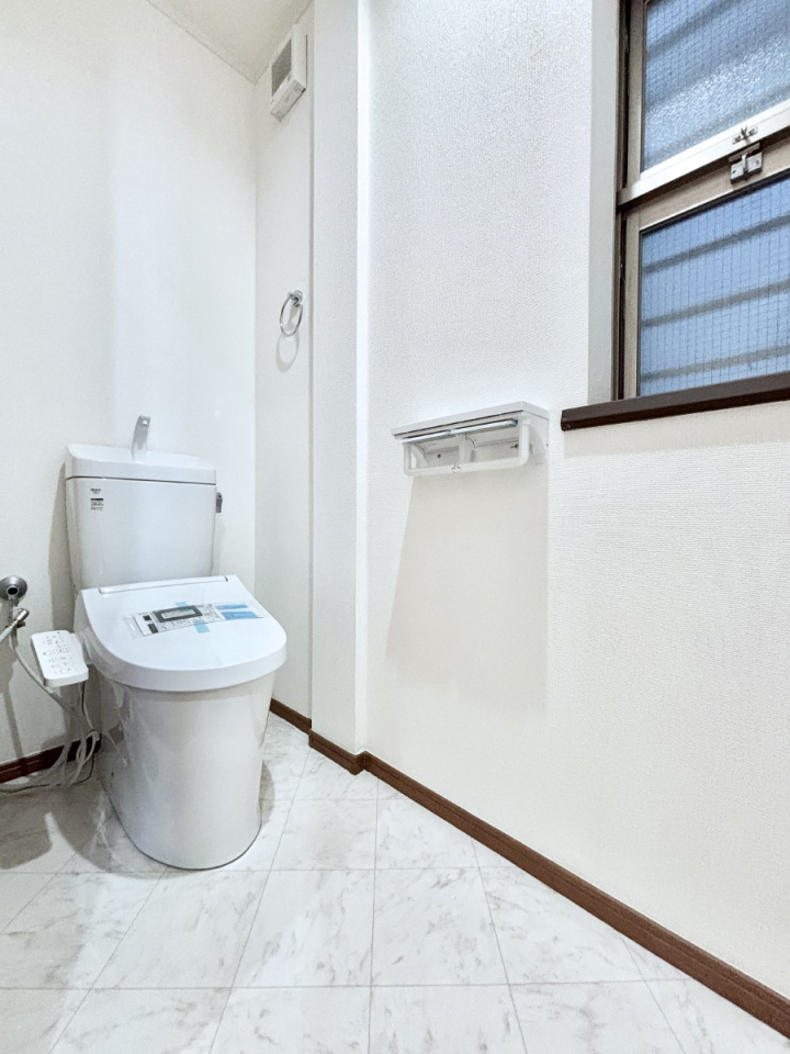 �g�C�� �g�C����1�K��2�K���ꂼ��ɔz�u����Ă��ĂƂĂ��֗��ł��B 