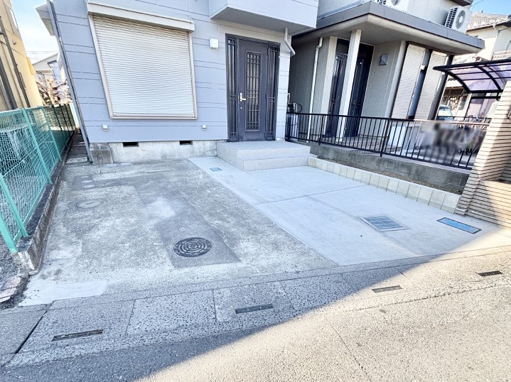  ����2��\�I�}�Ȃ��q�l�̒��ԂɁB�܂��A���Ƒ��̎��]�ԃX�y�[�X�Ƃ��Ă��劈��B