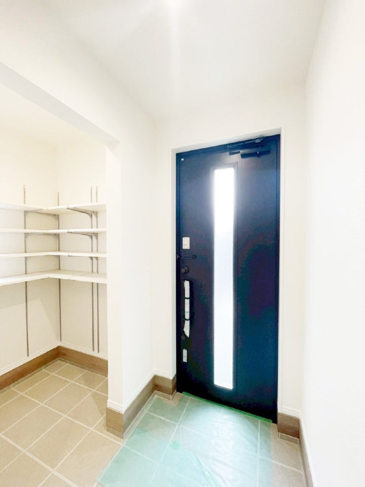 ���� �K���X�X���b�g�̓��������փh�A�������Ɍ���͂��Ă���܂�