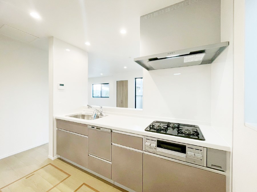 �L�b�`�� ���������Ȃ��炲�Ƒ��Ƃ̉�b���y���߂�ΖʃJ�E���^�[�L�b�`��