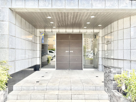 �G���g�����X �O�� �Y��ȃG���g�����X�́A���Z�҂�D�����}������Ă���܂�  