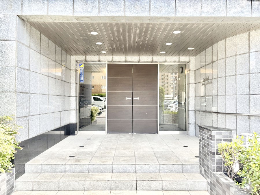 �G���g�����X �O�� �Y��ȃG���g�����X�́A���Z�҂�D�����}������Ă���܂�  