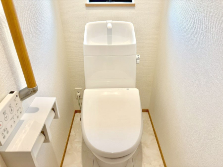 �g�C�� �g�C����1�K��2�K���ꂼ��ɔz�u����Ă��ĂƂĂ��֗��ł��B 