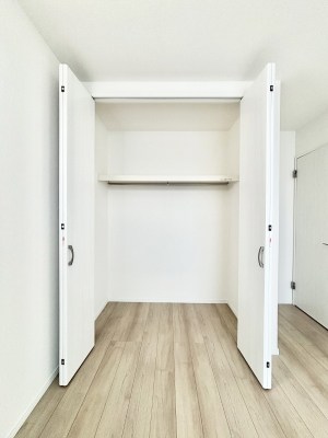 ���[ �m���̃N���[�[�b�g�B���s��������̂Ō���̈ߗނ�����������܂�܂��B