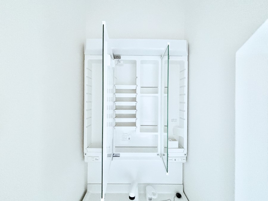 ���̑����� �O�ʋ��̗��ɁA���ϕi��q���p�i�Ȃǂ����[�\�B���ʑ����������ƕۂ��܂��I