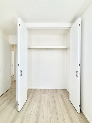 ���[ �m���̃N���[�[�b�g�B���s��������̂Ō���̈ߗނ�����������܂�܂��B