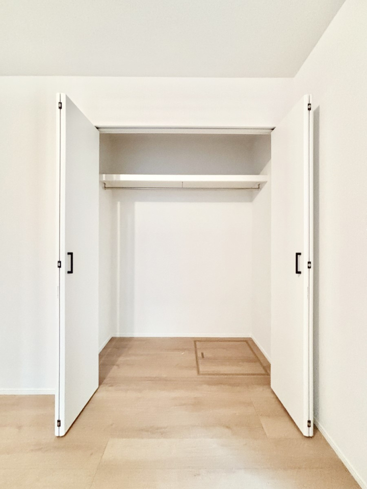 ���[ �m���̃N���[�[�b�g�B���s��������̂Ō���̈ߗނ�����������܂�܂��B�@