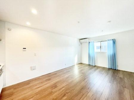 ���̑����� �Ƒ��̏Ί炪���R�Ɛ��܂�Ă���A����ȕ��͋C�̃_�C�j���O�Ɏd�オ���Ă��܂� 