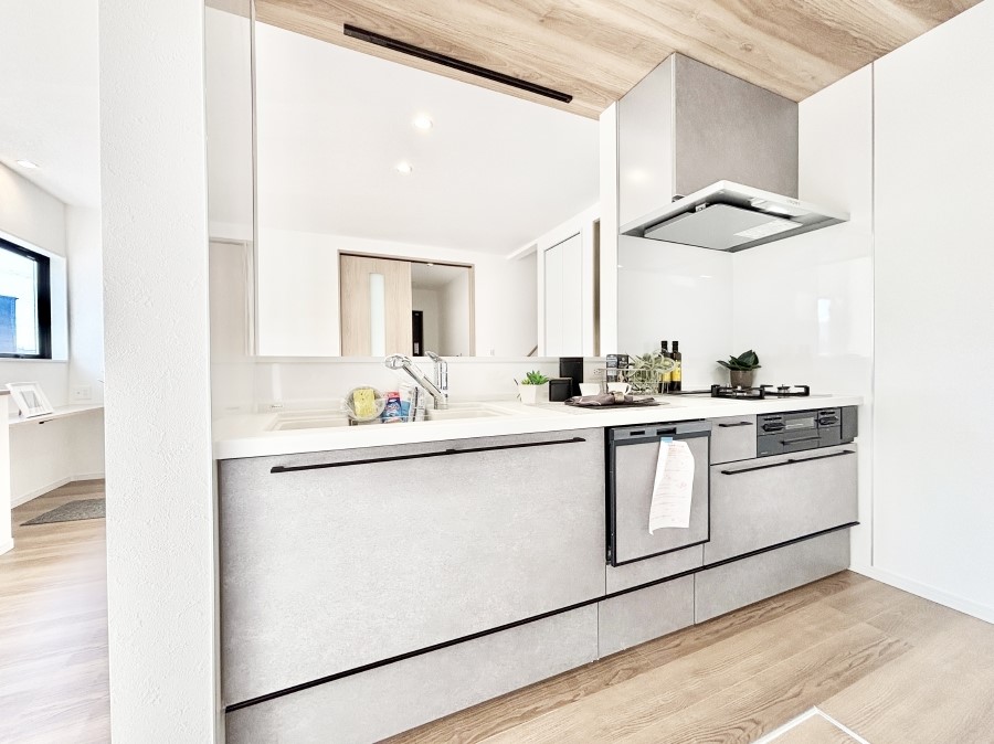 �L�b�`�� ���������Ȃ��炲�Ƒ��Ƃ̉�b���y���߂�ΖʃJ�E���^�[�L�b�`��