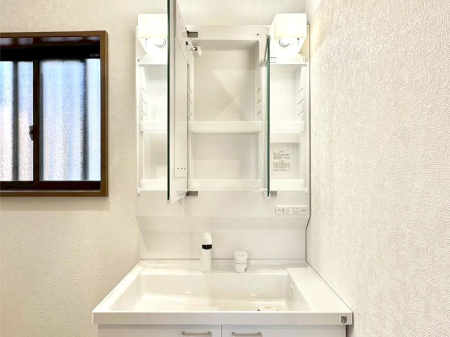 ���̑����� �O�ʋ��̗��ɁA���ϕi��q���p�i�Ȃǂ����[�\�B���ʑ����������ƕۂ��܂��I