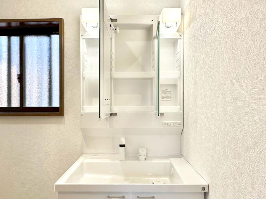 ���̑����� �O�ʋ��̗��ɁA���ϕi��q���p�i�Ȃǂ����[�\�B���ʑ����������ƕۂ��܂��I