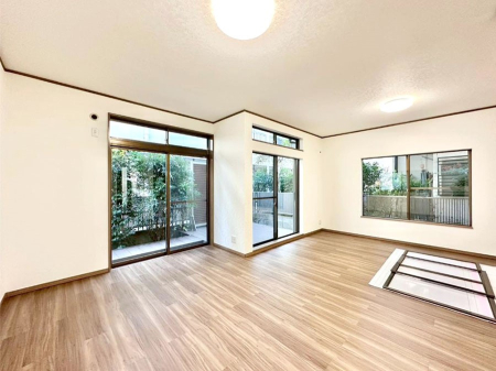 ���̑����� �傫�ȑ����炽���Ղ�̗z���ƕ����������郊�r���O  