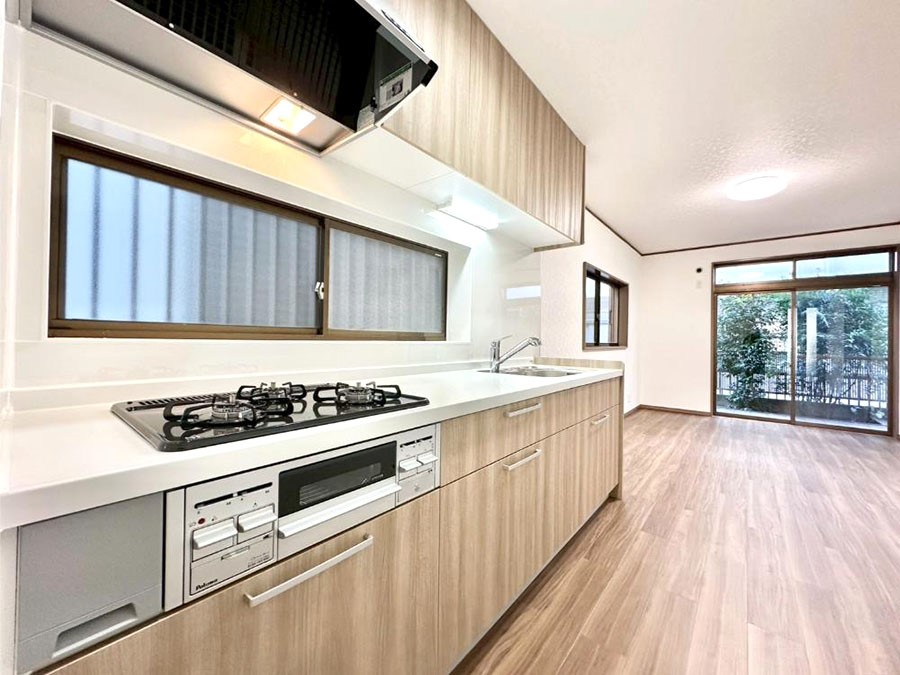 �L�b�`�� �u�₩�ȕ����ʂ蔲����L�b�`���B��������̂Ŗ��邭���C�ɂ��𗧂��܂��B