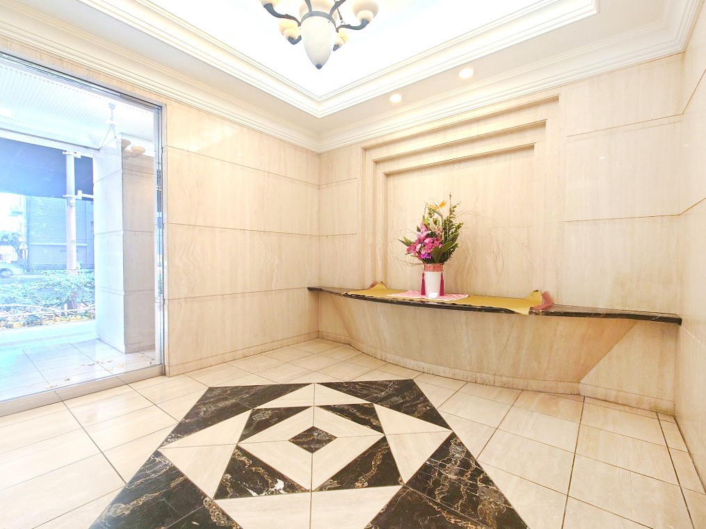 �G���g�����X �������������͋C�̃G���g�����X