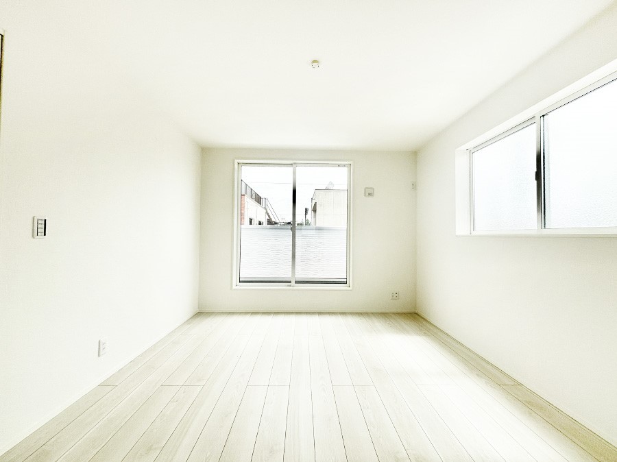 ���̑����� �i�`�������ȃt���[�����O�͂ǂ�ȃC���e���A�ɂ��}�b�`�B  