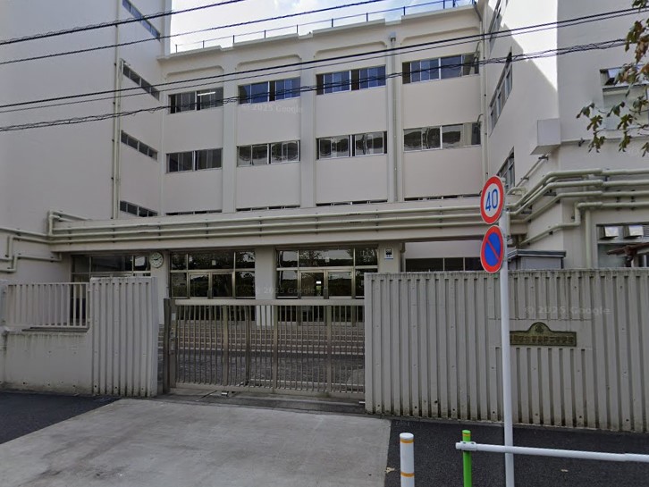 ���ӊ� ���w�Z 600m ���旧������񒆊w�Z