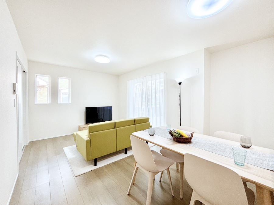 ���̑����� �Ƒ��̏Ί炪���R�Ɛ��܂�Ă���A����ȕ��͋C�̃_�C�j���O�Ɏd�オ���Ă��܂� 