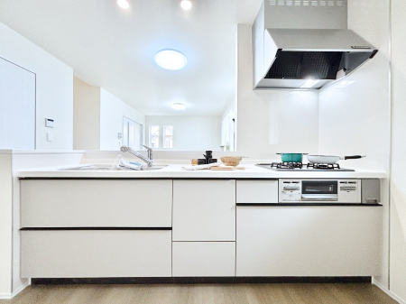 �L�b�`�� ���r���O�����n����l�C�̃J�E���^�[�L�b�`���B �Ƒ��������Ȃ���Ǝ������邱�Ƃ��ł��܂��B