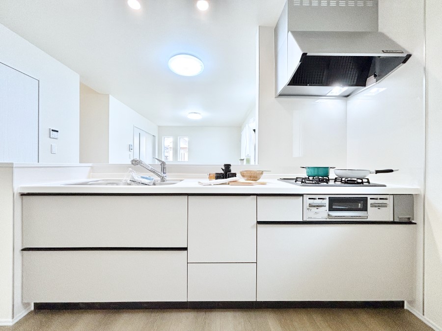 �L�b�`�� ���r���O�����n����l�C�̃J�E���^�[�L�b�`���B �Ƒ��������Ȃ���Ǝ������邱�Ƃ��ł��܂��B