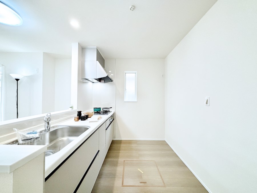 �L�b�`�� �u�₩�ȕ����ʂ蔲����L�b�`���B��������̂Ŗ��邭���C�ɂ��𗧂��܂��B