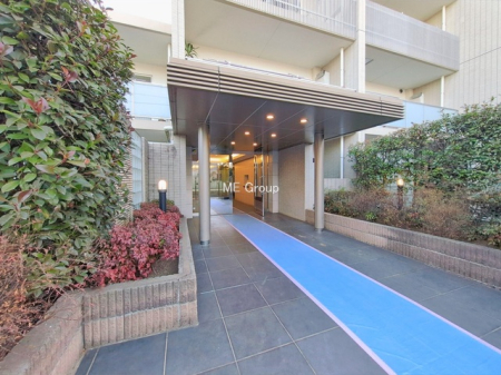 �G���g�����X -