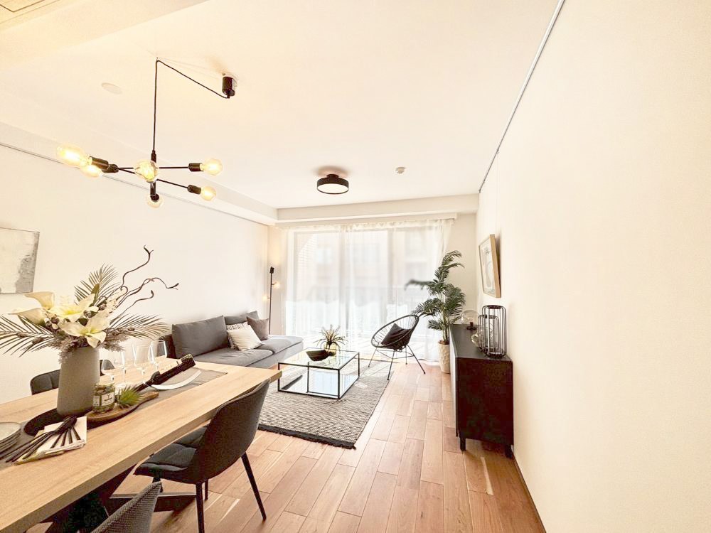 ���r���O �i�`�������e�C�X�g�̗D�����_�炩���F�g���̃t���[�����O���f�G�ȃ��r���O�ł���