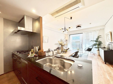 �L�b�`�� �J�E���^�[�z���ɂ��b�������Ȃ��疈���̂������������Ɗy����