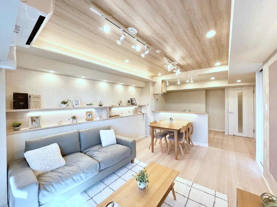 ���r���O ���Ƒ��̓��₩�Șb�����ŕ�܂�閾�邢���r���O 