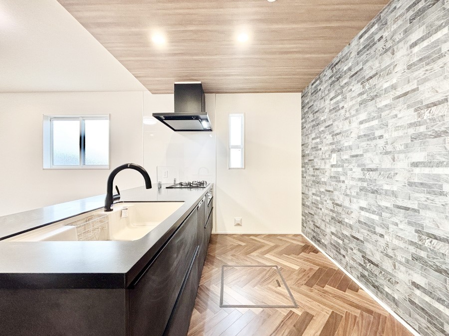 �L�b�`�� �u�₩�ȕ����ʂ蔲����L�b�`���B��������̂Ŗ��邭���C�ɂ��𗧂��܂��B