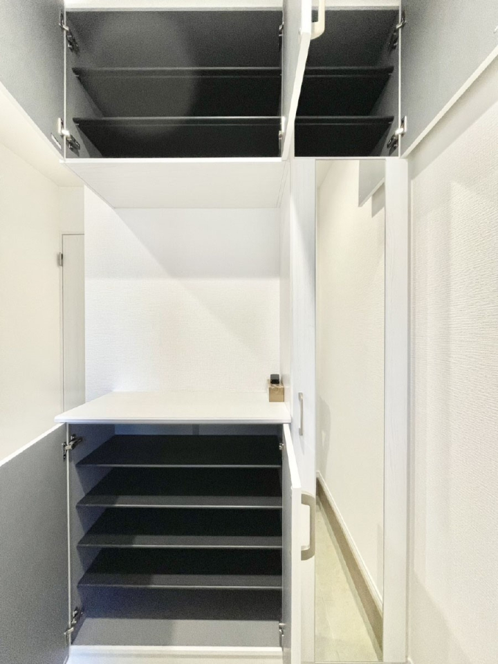 ���̑����� �����Ղ���[�ł���V���[�Y�{�b�N�X�ŉƑ��S���̌C���A���ւ�������B  