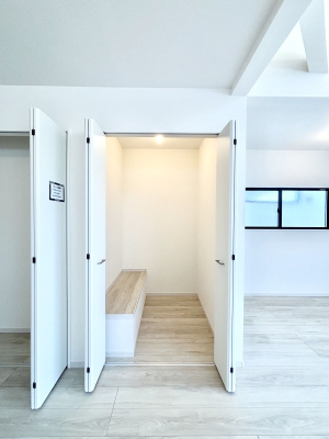 ���̑����� ���r���O���[�B�����Ɏ��[������ƕ����W�܂�LDK���X�b�L���Еt�������ł��ˁB  