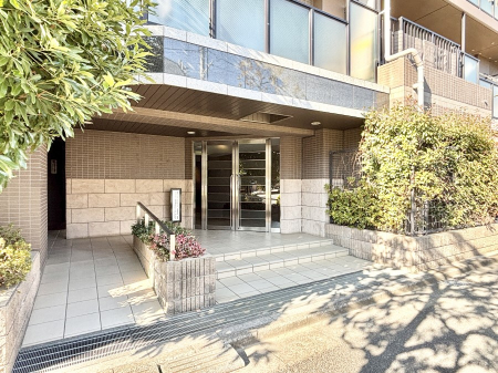 �G���g�����X �O�� �Y��ȃG���g�����X�́A���Z�҂�D�����}������Ă���܂�   