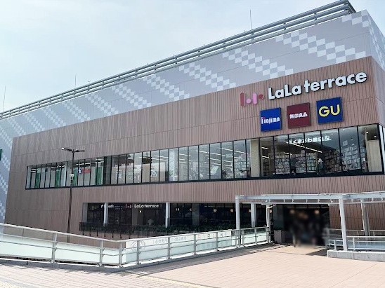 ���ӊ� �V���b�s���O�Z���^�[ 2300m ���e���X�k����