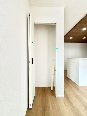 ���̑����� ���r���O���[�B�����Ɏ��[������ƕ����W�܂�LDK���X�b�L���Еt�������ł��ˁB  