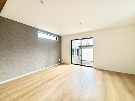 ���r���O ���邢�z���������A�����̕��͋C�ɖ�������郊�r���O�E�_�C�j���O�B 