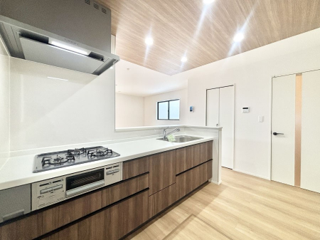 �L�b�`�� ���������Ȃ���ł����Ƒ��Ƃ̉�b���y���߂�ΖʃL�b�`��