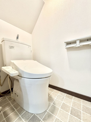 �g�C�� �g�C����1�K��2�K���ꂼ��ɔz�u����Ă��ĂƂĂ��֗��ł��B 