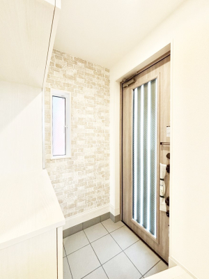 ���� �K���X�X���b�g�̓��������փh�A�������Ɍ���͂��Ă���܂�