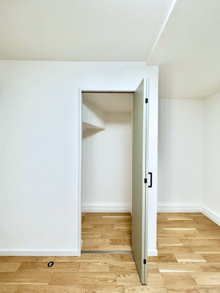 ���[ �m���̃N���[�[�b�g�B���s��������̂Ō���̈ߗނ�����������܂�܂��B