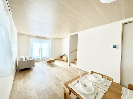 ���r���O 2�K���r���O�͂��Ђ��܂̌��������Ղ�Ǝ�肱�߁A�������Ɖ߂����܂�