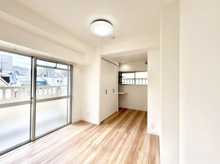 ���̑����� �o���R�j�[���J�������v���X���Ă����m��  