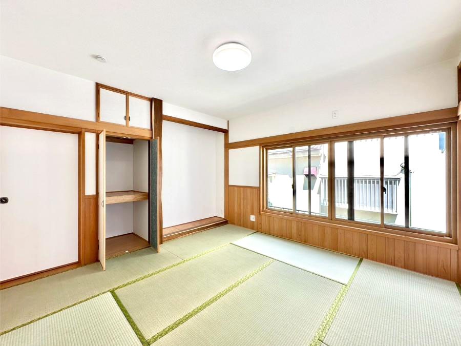 ���̑����� ���r���O�Ɨׂ荇���Ă���a���B�ق��ƈꑧ�ł���a�̋�Ԃ��Y�ꂸ�ɁB 